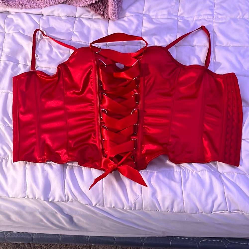 Corset, lace up front, boning and clasp back, with removable straps